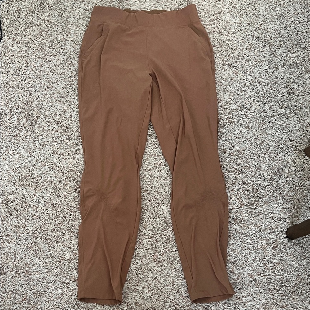 Columbia Women's Slim Pull-On Pants in camel sz M moisture wicking fabric